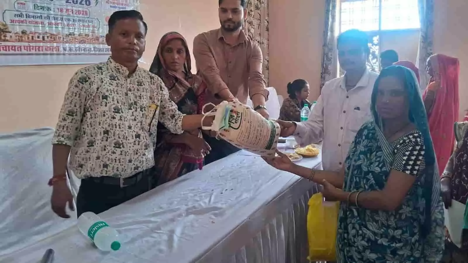 पंचायत पोगरा कला में 90 किसानों को निःशुल्क उन्नत मक्का बीज मिनीकिट वितरित, आधुनिक खेती को मिला बढ़ावा