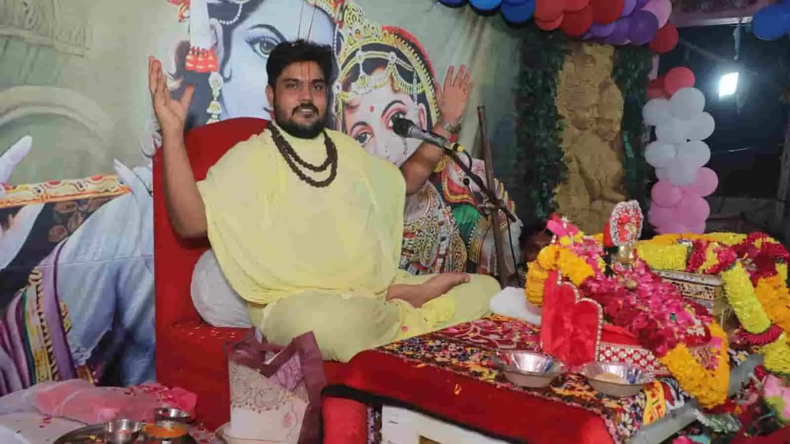 तस्वीर में श्रीकृष्ण-रुक्मिणी की भूमिका में शुभम और ज्योति मूंदड़ा भीलवाड़ा मंदिर में दिख रहे हैं। तस्वीर में श्रीकृष्ण-रुक्मिणी की भूमिका में शुभम और ज्योति मूंदड़ा भीलवाड़ा मंदिर में दिख रहे हैं।