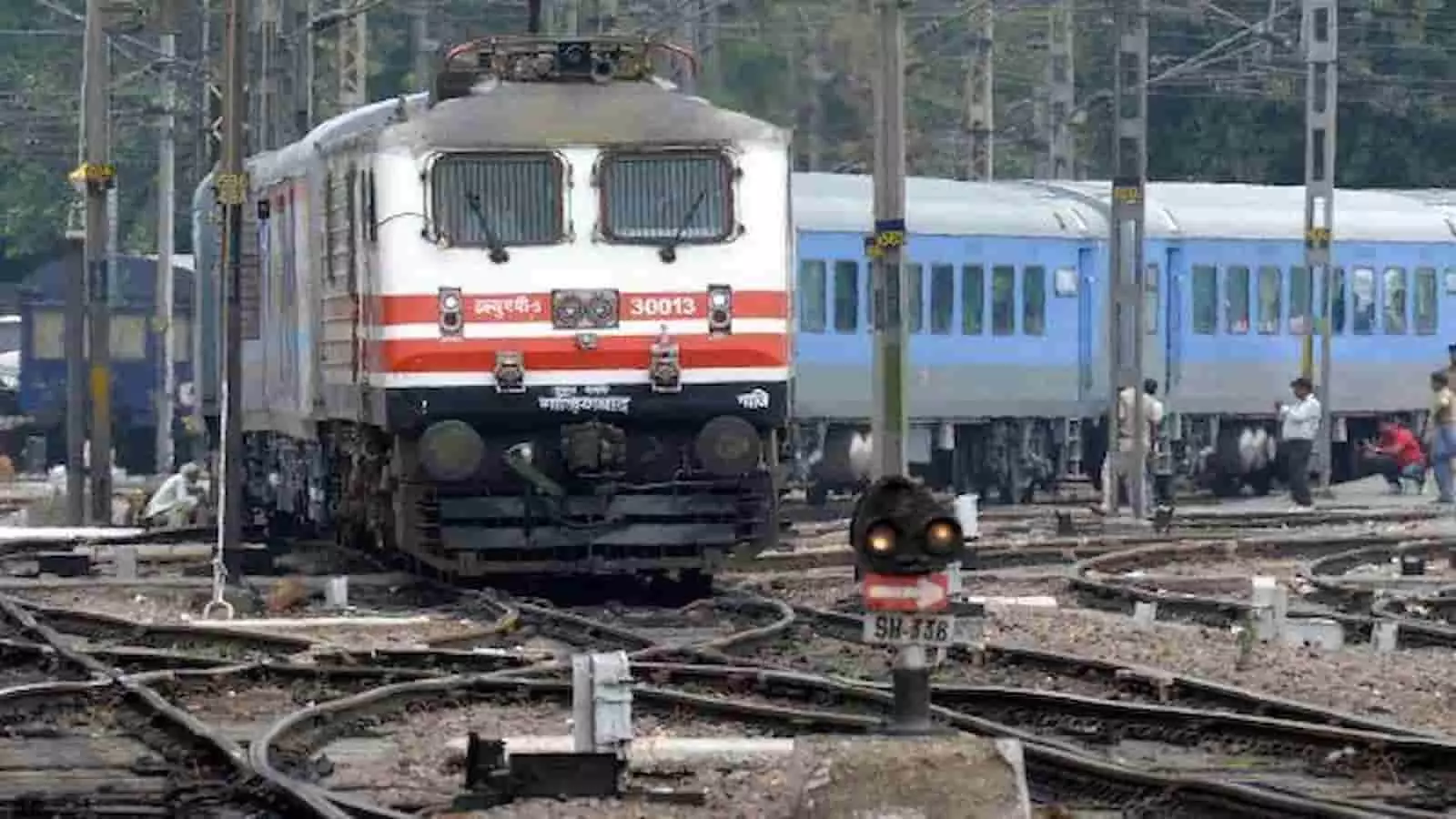 पश्चिम रेलवे की ट्रेन नीट 2026 परीक्षार्थियों के लिए विभिन्न स्टेशनों के बीच चलेगी। पश्चिम रेलवे की ट्रेन नीट 2026 परीक्षार्थियों के लिए विभिन्न स्टेशनों के बीच चलेगी।