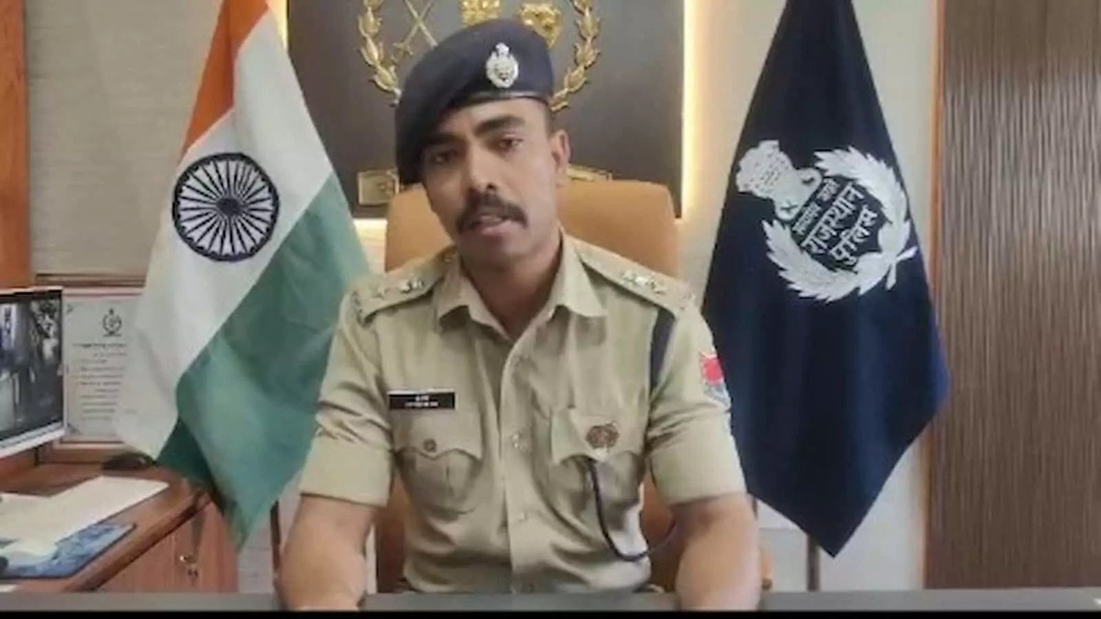 डीग पुलिस अधीक्षक शरण गोपीनाथ के. वाहन चोरी के मामलों की जानकारी देते हुए। डीग पुलिस अधीक्षक शरण गोपीनाथ के. वाहन चोरी के मामलों की जानकारी देते हुए।