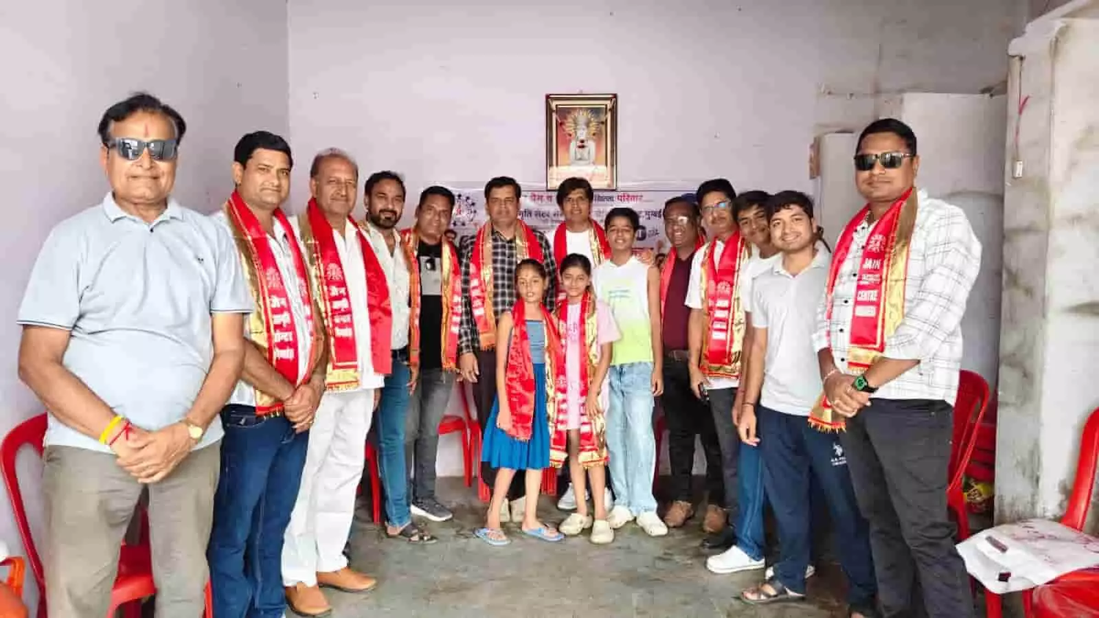 तस्वीर में निंबाहेड़ा में बोड़ाना परिवार और समाजसेवी लोगों को निःशुल्क छाछ वितरित कर रहे हैं। तस्वीर में निंबाहेड़ा में बोड़ाना परिवार और समाजसेवी लोगों को निःशुल्क छाछ वितरित कर रहे हैं।