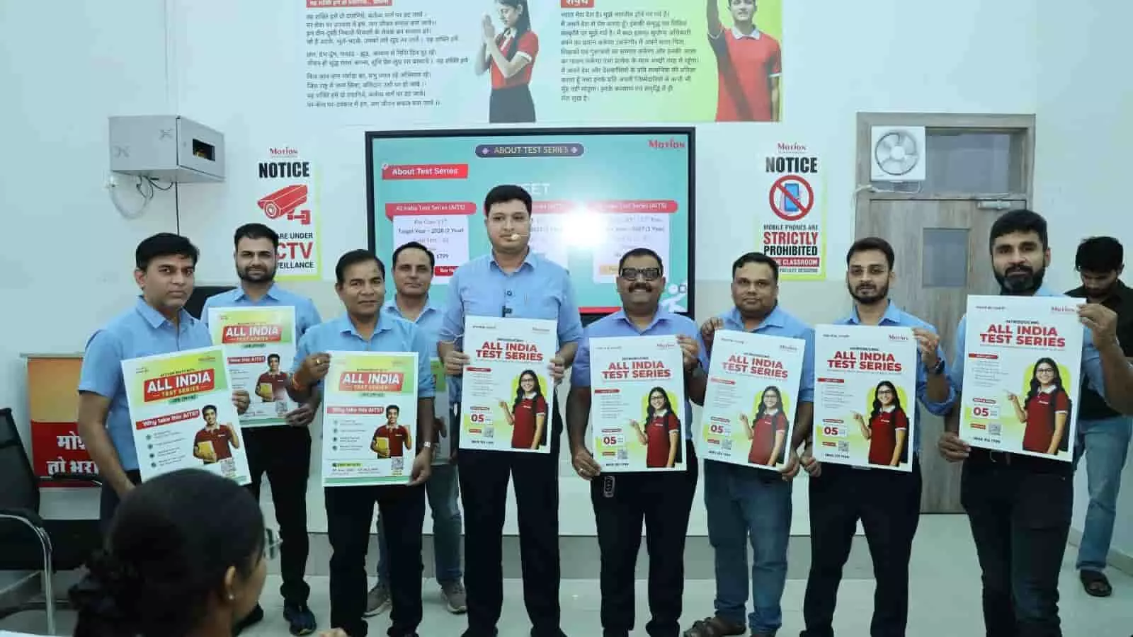 मोशन एजुकेशन के संस्थापक नितिन विजय कोटा में नई ऑल इंडिया टेस्ट सीरीज लॉन्च करते हुए।