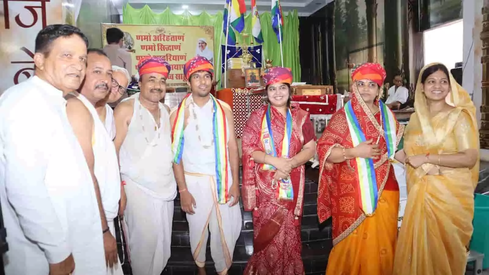 कोटा में श्रुत पंचमी महोत्सव के अवसर पर उपस्थित समाजजन और श्रद्धालुगण। कोटा में श्रुत पंचमी महोत्सव के अवसर पर उपस्थित समाजजन और श्रद्धालुगण।