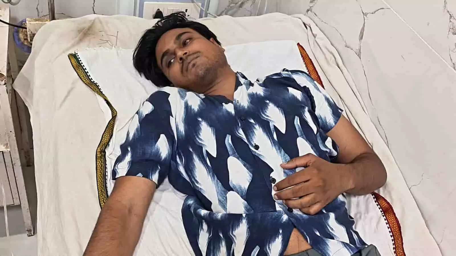 भीलवाड़ा पुलिस थाने के बाहर खड़ा पुलिस वाहन जो कानून व्यवस्था और मामले की जांच को दर्शाता है। भीलवाड़ा पुलिस थाने के बाहर खड़ा पुलिस वाहन जो कानून व्यवस्था और मामले की जांच को दर्शाता है।