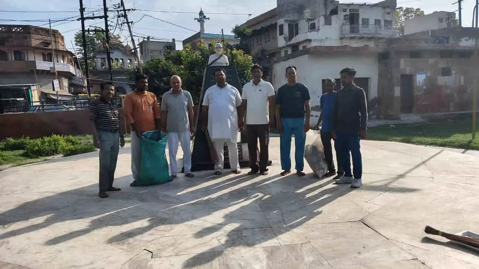 धौलपुर के गांधी पार्क में महात्मा गांधी जीवन दर्शन संस्थान द्वारा स्वच्छता अभियान का आयोजन। धौलपुर के गांधी पार्क में महात्मा गांधी जीवन दर्शन संस्थान द्वारा स्वच्छता अभियान का आयोजन।