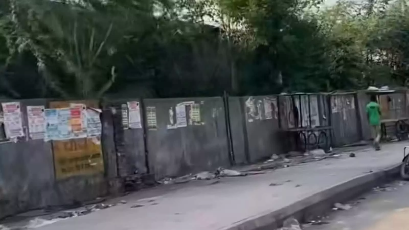 खेरवाड़ा में सिक्स लेन परियोजना के तहत फुटपाथ और सड़क से हटाए गए अतिक्रमण। खेरवाड़ा में सिक्स लेन परियोजना के तहत फुटपाथ और सड़क से हटाए गए अतिक्रमण।