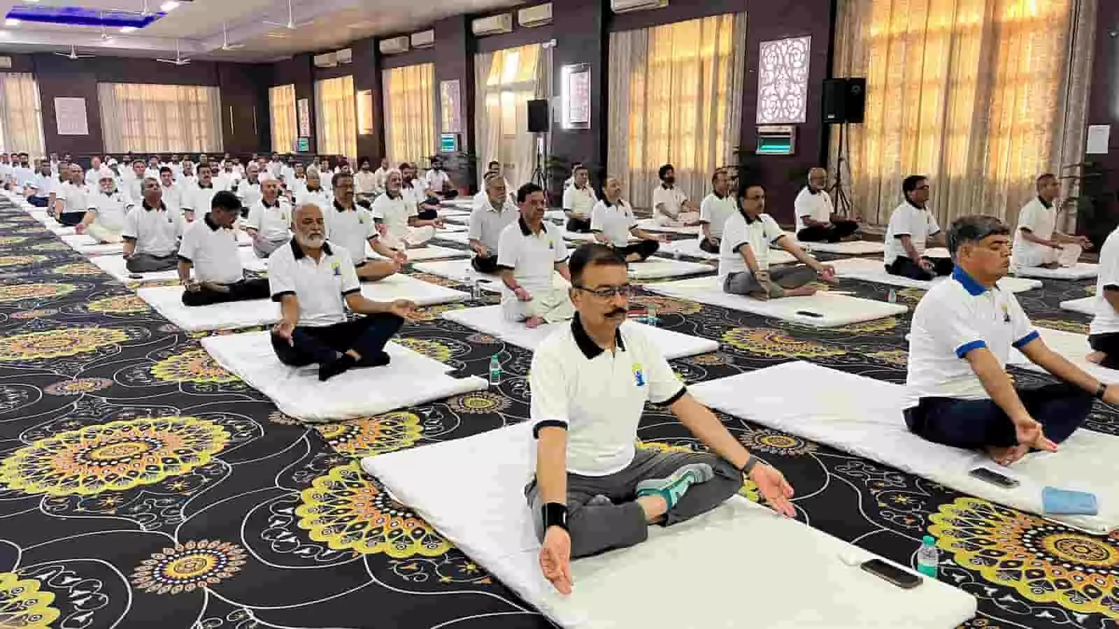 कपूरथला आरसीएफ में 12वें अंतरराष्ट्रीय योग दिवस का भव्य आयोजन