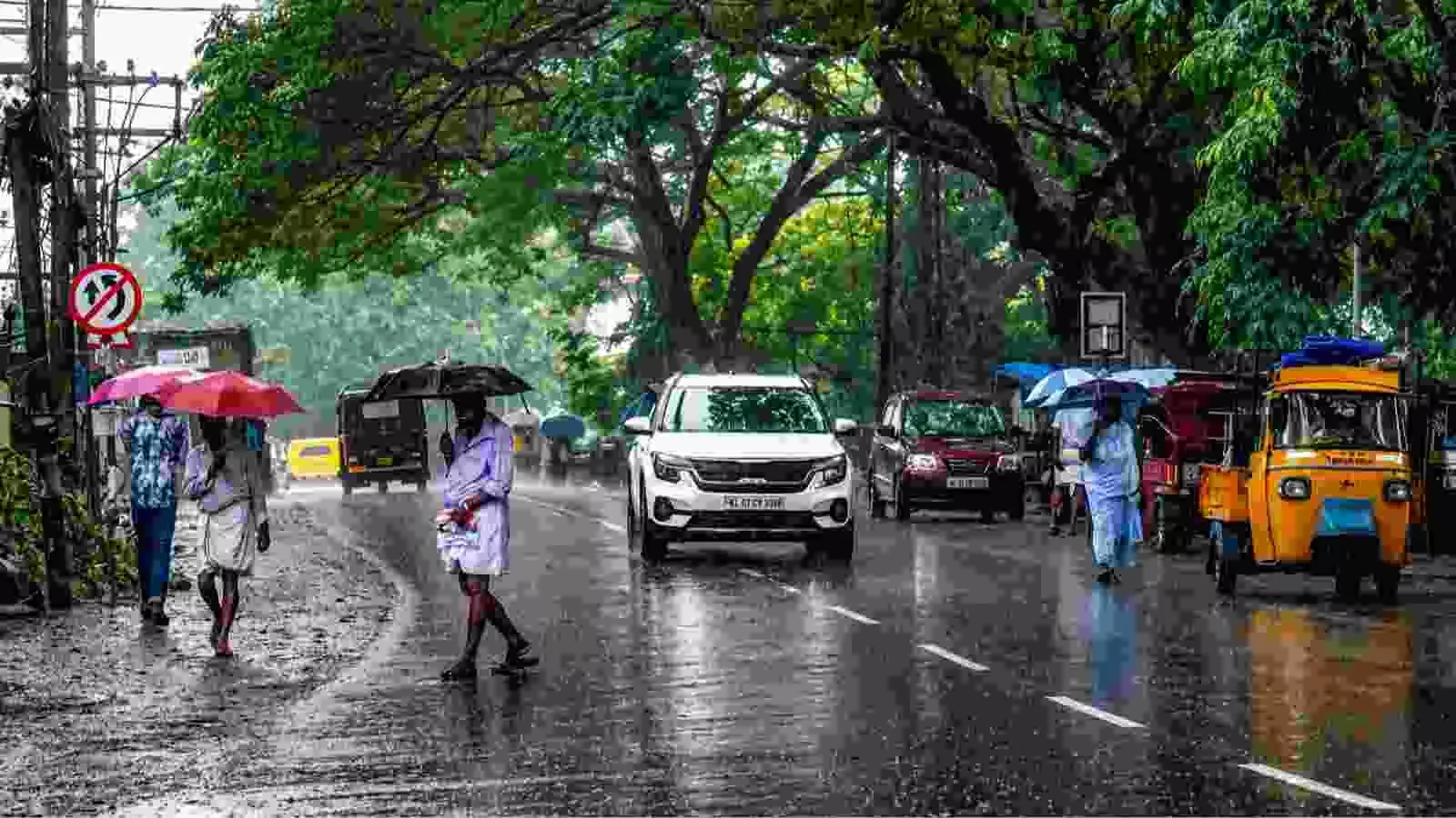 दक्षिण भारत में झूमकर बरसे मानसून के बादल, तपती गर्मी से मिली निजात और लोगों के चेहरे पर आई मुस्कान!