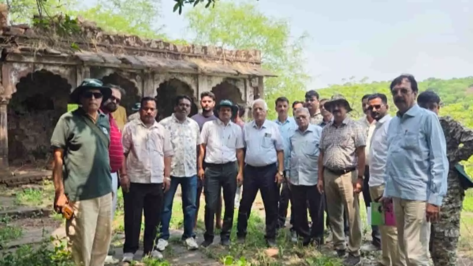 बारां के स्टेडियम में अंतर्राष्ट्रीय योग दिवस पर आयोजित कार्यक्रम के दौरान खड़े खेल संघ के पदाधिकारी और अतिथि। बारां के स्टेडियम में अंतर्राष्ट्रीय योग दिवस पर आयोजित कार्यक्रम के दौरान खड़े खेल संघ के पदाधिकारी और अतिथि।