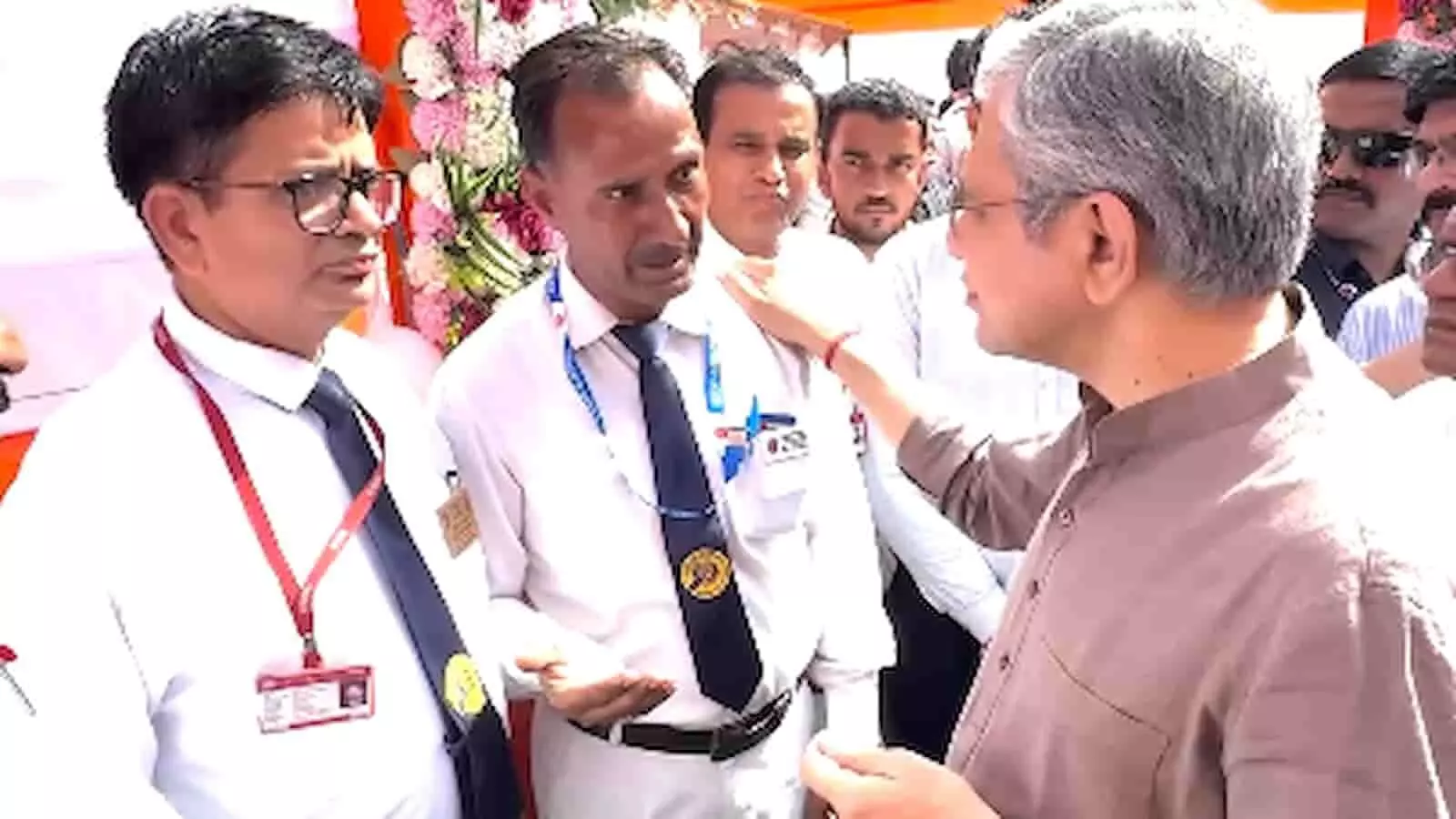 बीकानेर रेल कायाकल्प: रेल मंत्री अश्विनी वैष्णव ने अधिकारियों के साथ साझा किया आधुनिक विजन