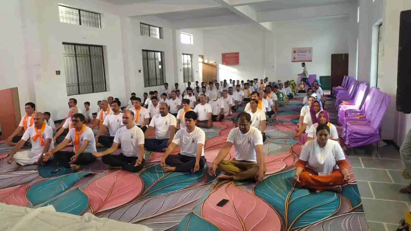 तस्वीर में आकोला के प्रतिभागी अंतर्राष्ट्रीय योग दिवस पर योगाभ्यास करते हुए दिख रहे हैं। तस्वीर में आकोला के प्रतिभागी अंतर्राष्ट्रीय योग दिवस पर योगाभ्यास करते हुए दिख रहे हैं।