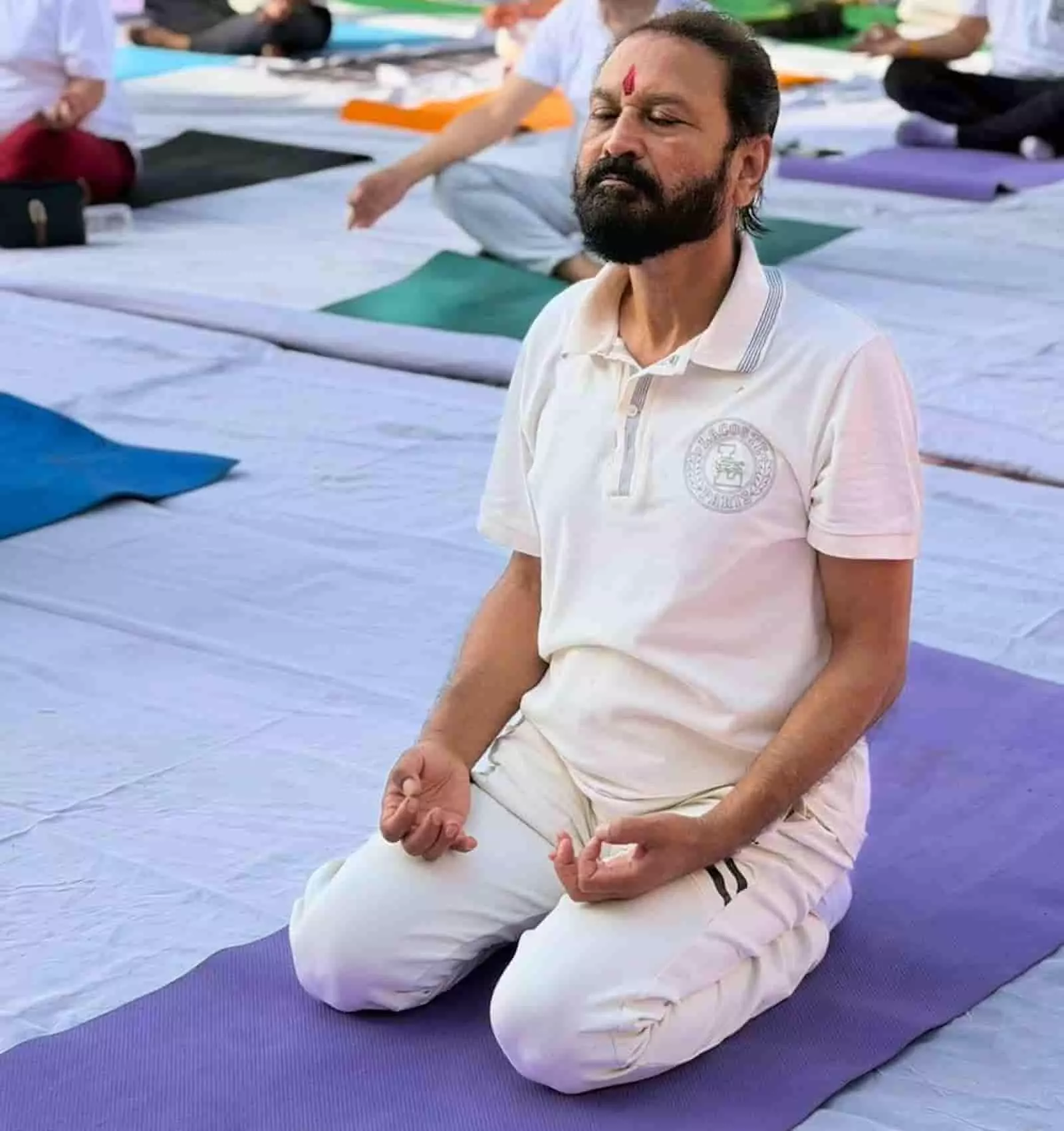 कोटा में अंतरराष्ट्रीय योग दिवस शिविर के दौरान योगासन की मुद्रा में बैठे विधायक संदीप शर्मा। कोटा में अंतरराष्ट्रीय योग दिवस शिविर के दौरान योगासन की मुद्रा में बैठे विधायक संदीप शर्मा।