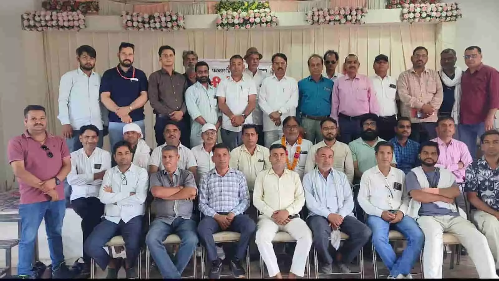 लोकतंत्र के सजग प्रहरियों की हुंकार: सुरक्षा कानून और भूखंड आवंटन के लिए कलेक्टर को सौंपा ज्ञापन