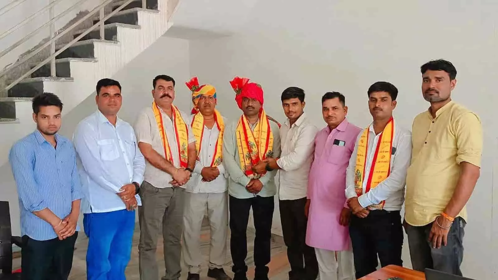 रूपवास में भाजपा एससी मोर्चा जिलाध्यक्ष राकेश मुडौतिया का स्वागत करते पार्टी के स्थानीय पदाधिकारी। रूपवास में भाजपा एससी मोर्चा जिलाध्यक्ष राकेश मुडौतिया का स्वागत करते पार्टी के स्थानीय पदाधिकारी।
