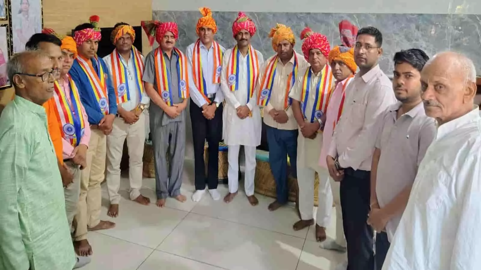भरतपुर में शिक्षक संघ अंबेडकर कार्यकारिणी का स्वागत करते भीम भारत युवा संगठन के सदस्य। भरतपुर में शिक्षक संघ अंबेडकर कार्यकारिणी का स्वागत करते भीम भारत युवा संगठन के सदस्य।