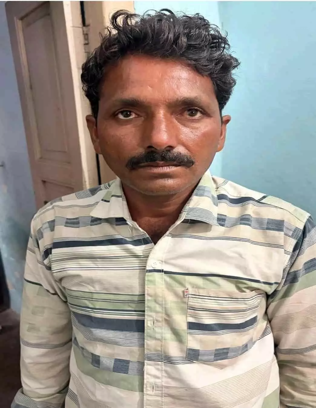 एएनटीएफ द्वारा नीमच में गिरफ्तार किए गए इनामी तस्कर रमेश बंजारा की प्रतीकात्मक तस्वीर।