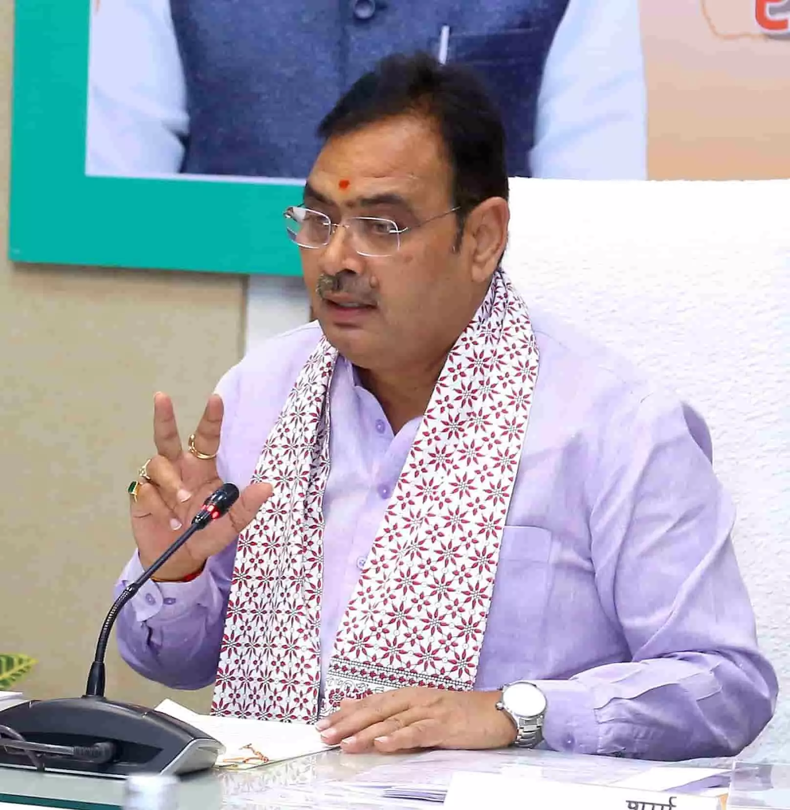 मुख्यमंत्री भजनलाल शर्मा और नीति आयोग सदस्य जयपुर में जिला विकास पर चर्चा करते हुए। मुख्यमंत्री भजनलाल शर्मा और नीति आयोग सदस्य जयपुर में जिला विकास पर चर्चा करते हुए।