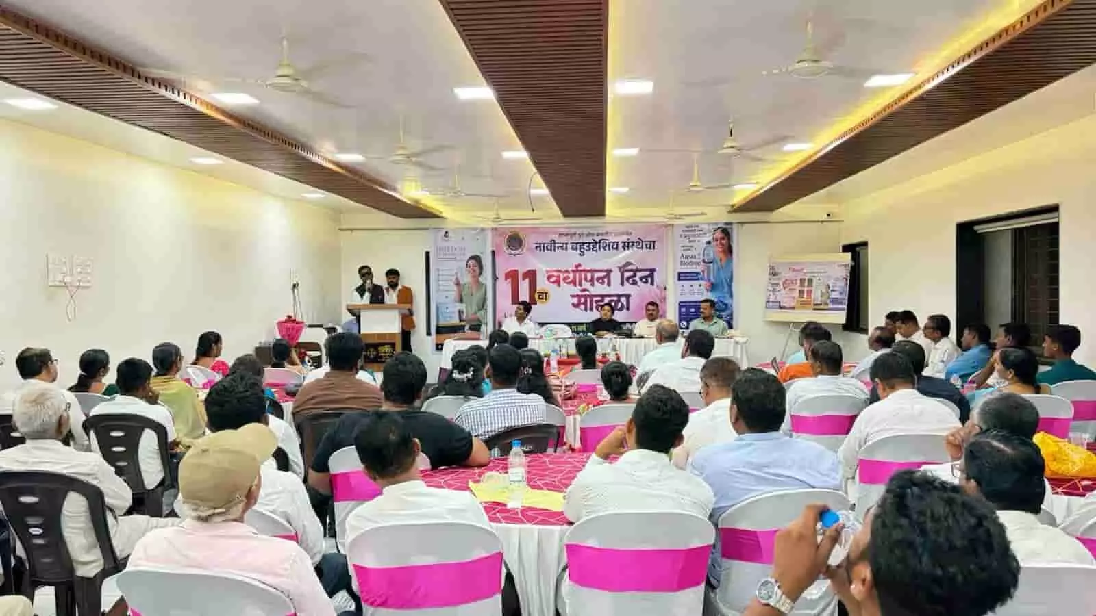 नावीन्य बहुउद्देशीय संस्था के स्थापना दिवस समारोह में मंच पर बैठे अतिथि और सामने उपस्थित लोग। नावीन्य बहुउद्देशीय संस्था के स्थापना दिवस समारोह में मंच पर बैठे अतिथि और सामने उपस्थित लोग।