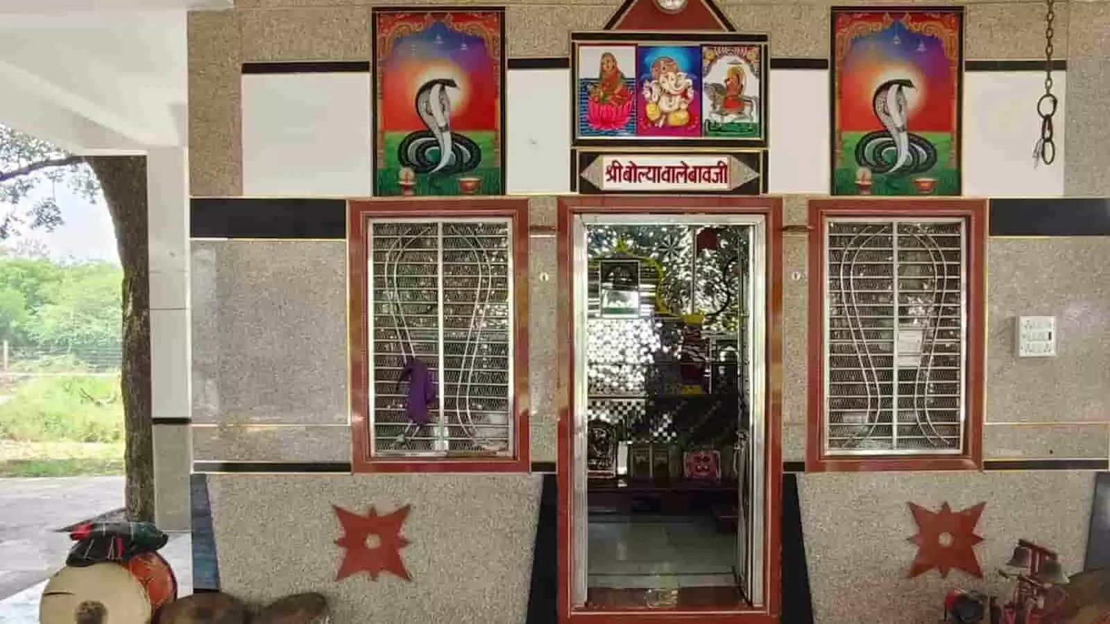 मावली पुलिस थाने में दी गई लिखित शिकायत पत्र का कागज जिस पर चोरी की घटना का विवरण लिखा है। मावली पुलिस थाने में दी गई लिखित शिकायत पत्र का कागज जिस पर चोरी की घटना का विवरण लिखा है।