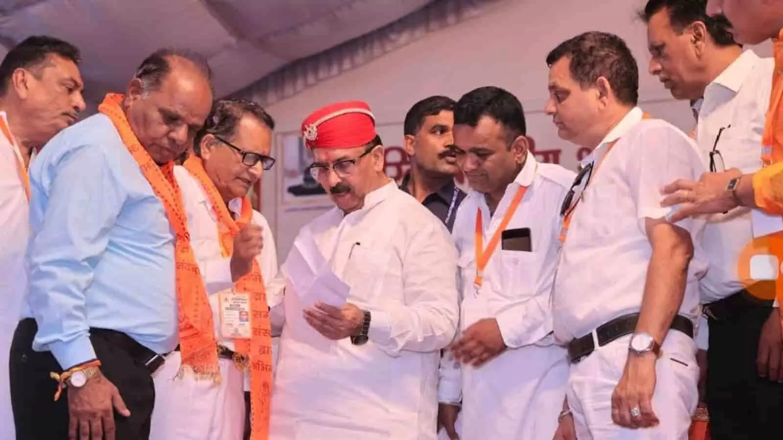 उदयपुर में राज्य वित्त आयोग के अध्यक्ष अरुण चतुर्वेदी को ज्ञापन सौंपते विप्र समाज के प्रतिनिधि। उदयपुर में राज्य वित्त आयोग के अध्यक्ष अरुण चतुर्वेदी को ज्ञापन सौंपते विप्र समाज के प्रतिनिधि।