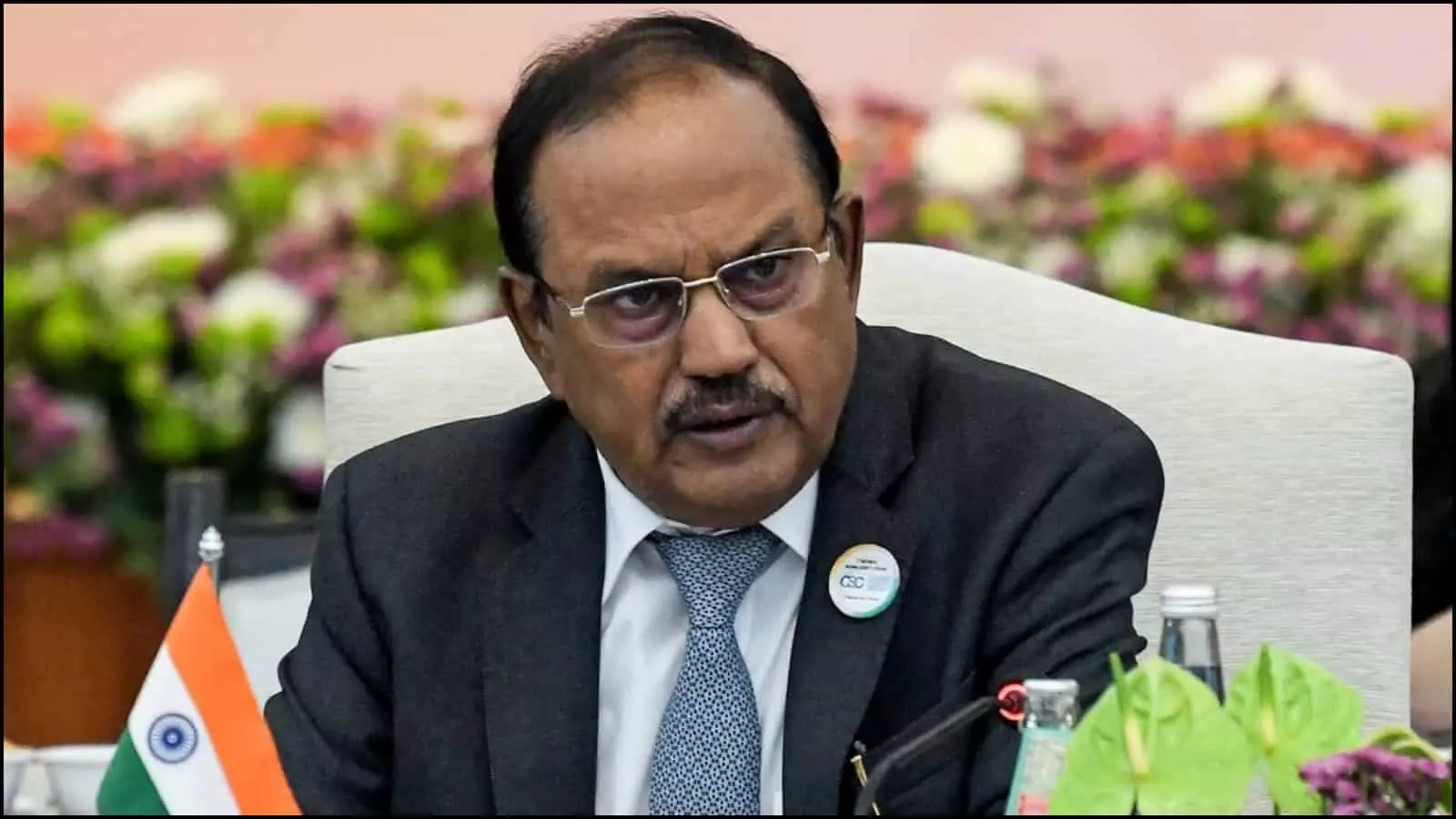 ब्रिक्स बैठक में मंच पर बैठे हुए भारत के राष्ट्रीय सुरक्षा सलाहकार अजीत डोभाल कूटनीतिक चर्चा में भाग लेते हुए। ब्रिक्स बैठक में मंच पर बैठे हुए भारत के राष्ट्रीय सुरक्षा सलाहकार अजीत डोभाल कूटनीतिक चर्चा में भाग लेते हुए।