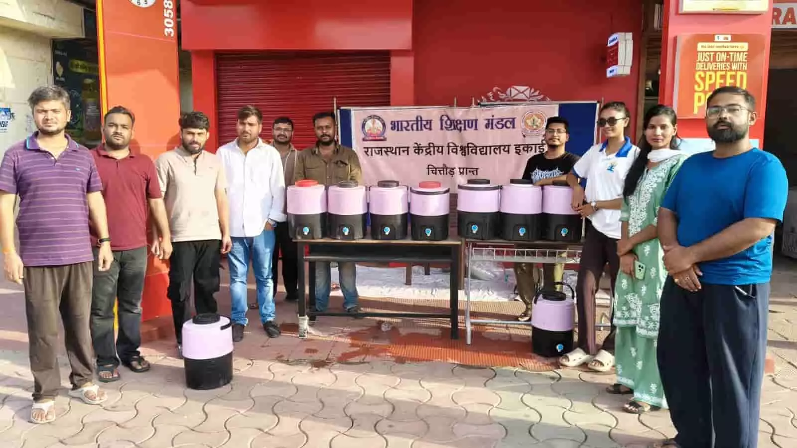 तस्वीर में भारतीय शिक्षण मंडल के स्वयंसेवक राजस्थान केंद्रीय विश्वविद्यालय में री-नीट परीक्षा सेवा अभियान के दौरान उपस्थित हैं तस्वीर में भारतीय शिक्षण मंडल के स्वयंसेवक राजस्थान केंद्रीय विश्वविद्यालय में री-नीट परीक्षा सेवा अभियान के दौरान उपस्थित हैं