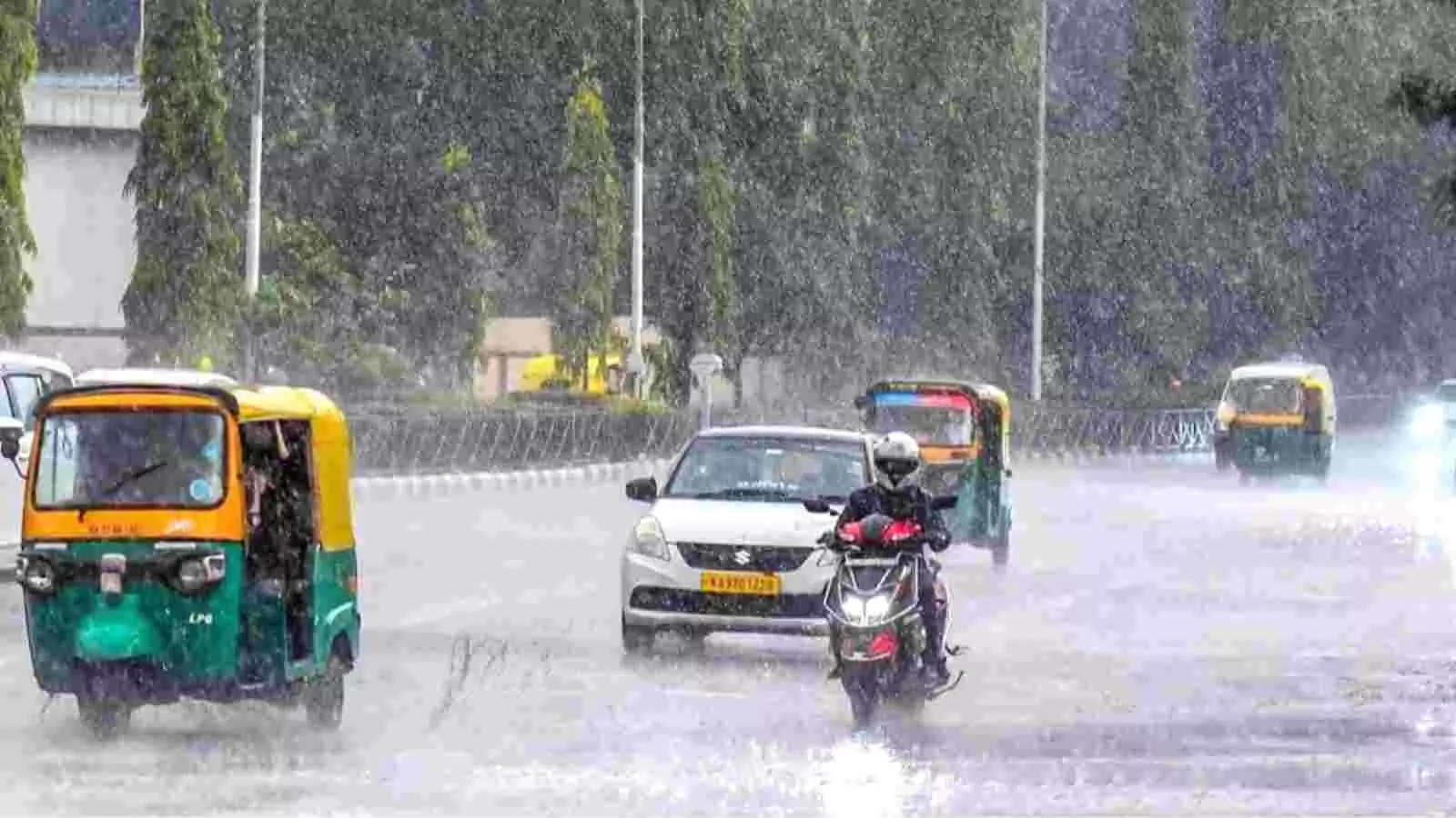 भीग रहा है दक्षिण भारत! भारी बारिश और तेज हवाओं ने बढ़ाई मुश्किलें, जानें क्या है मौसम विभाग का अपडेट|