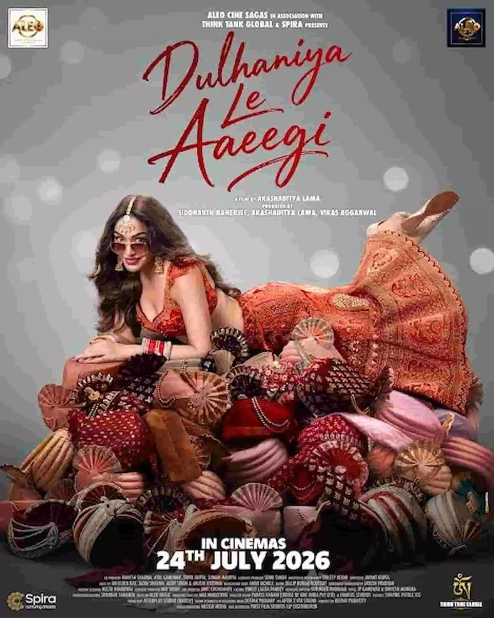 फिल्म दुल्हनिया ले आएगी के पोस्टर पर शादी के जोड़े और चश्मे में लेटी हुई अभिनेत्री खुशाली कुमार दिख रही हैं। फिल्म दुल्हनिया ले आएगी के पोस्टर पर शादी के जोड़े और चश्मे में लेटी हुई अभिनेत्री खुशाली कुमार दिख रही हैं।