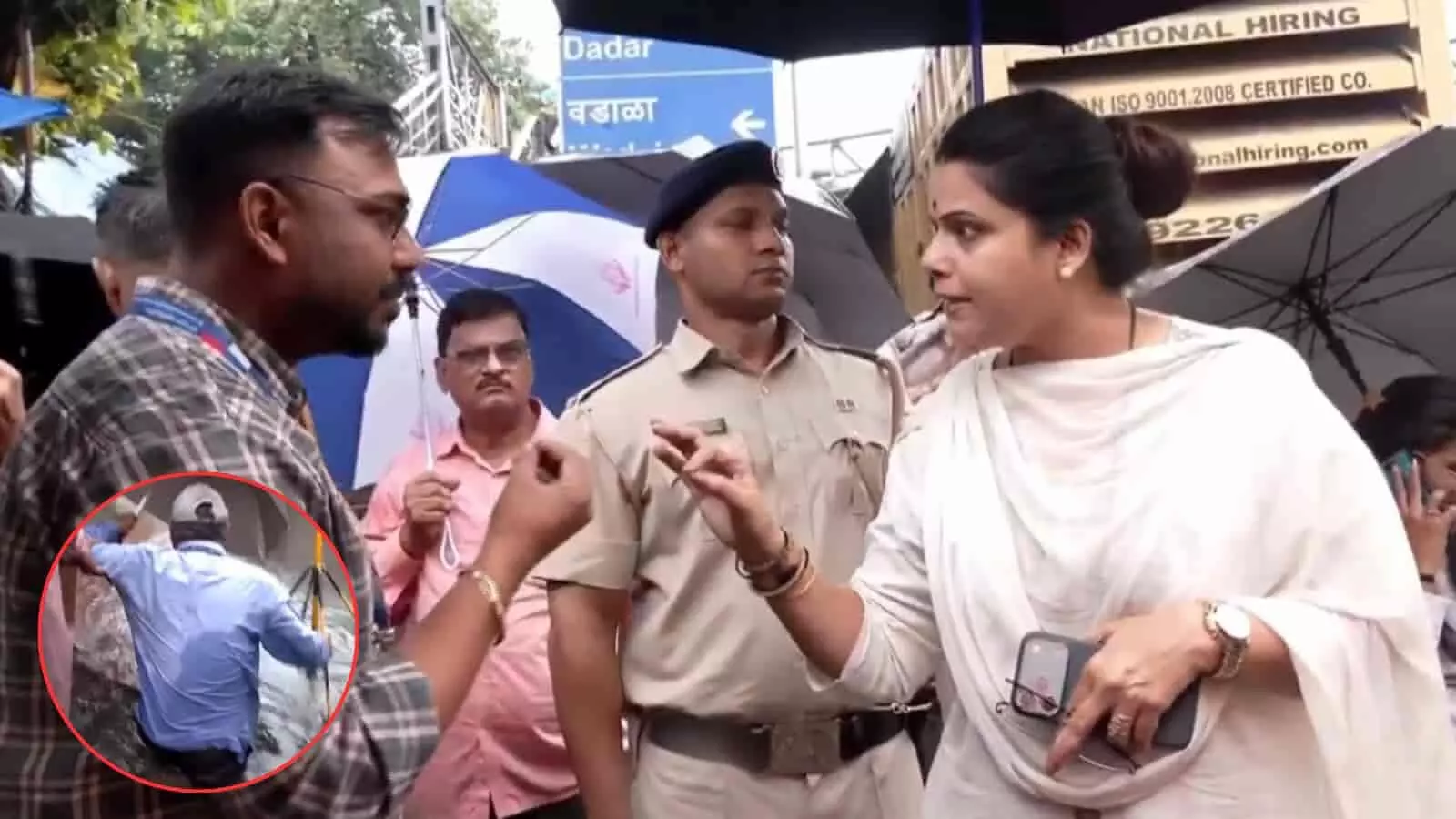 तस्वीर में मेयर ऋतु तावड़े निरीक्षण के दौरान अधिकारियों से बात करती हुई दिख रही हैं। तस्वीर में मेयर ऋतु तावड़े निरीक्षण के दौरान अधिकारियों से बात करती हुई दिख रही हैं।