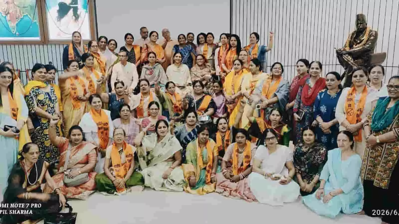 नई दिल्ली में भारतीय किसान संघ की बैठक के दौरान उपस्थित महिला पदाधिकारी और कार्यकर्ता।