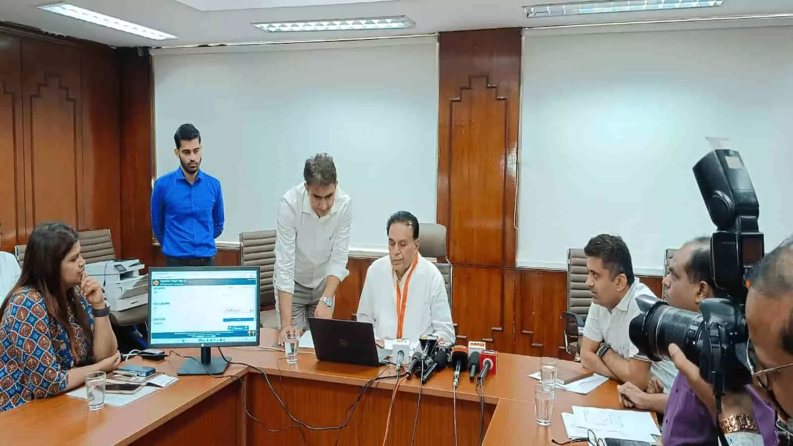 मंत्रालय भवन जयपुर में वरिष्ठ नागरिक तीर्थ यात्रा योजना हेतु ऑनलाइन लॉटरी प्रक्रिया संपन्न। मंत्रालय भवन जयपुर में वरिष्ठ नागरिक तीर्थ यात्रा योजना हेतु ऑनलाइन लॉटरी प्रक्रिया संपन्न।