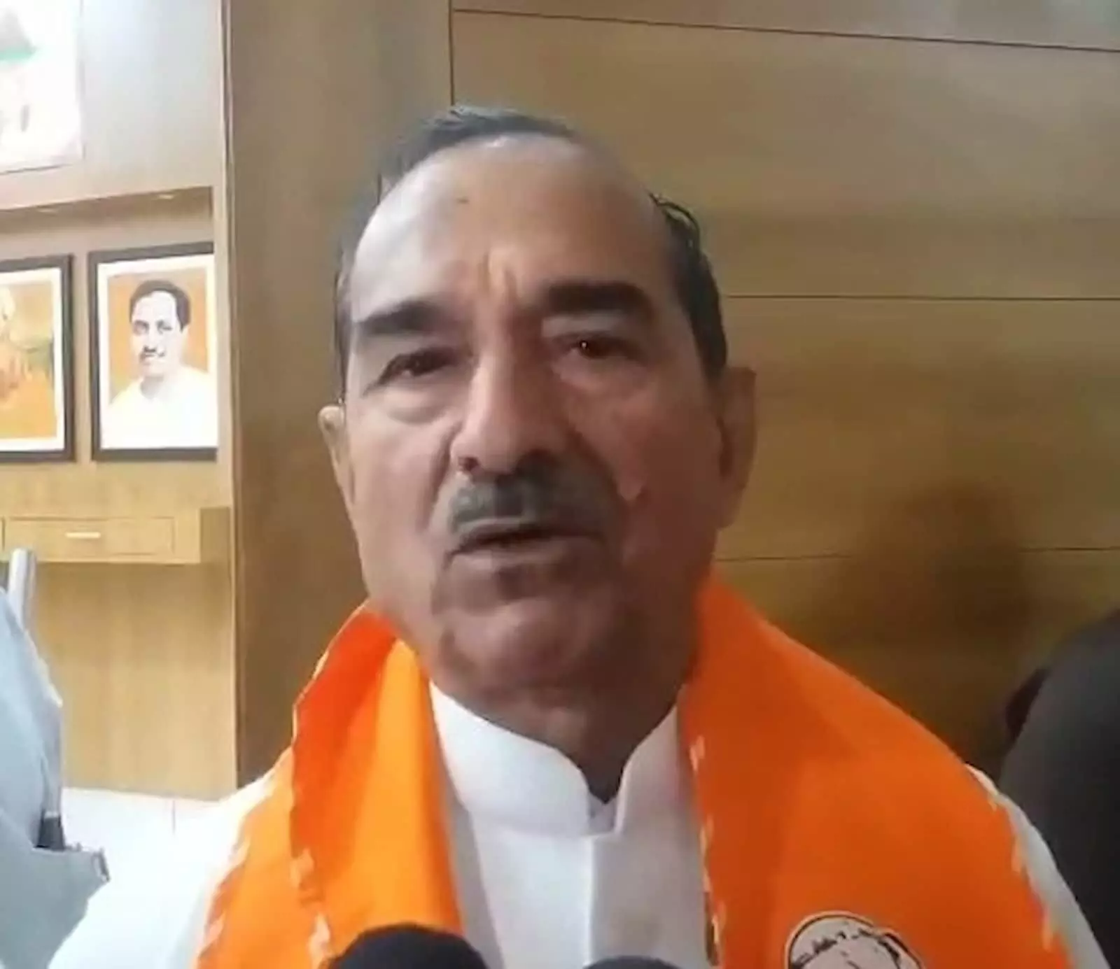 तस्वीर में नगर निगम आयुक्त ओम कसेरा जयपुर में शहरी सेवा शिविर की जानकारी देते हुए। तस्वीर में नगर निगम आयुक्त ओम कसेरा जयपुर में शहरी सेवा शिविर की जानकारी देते हुए।