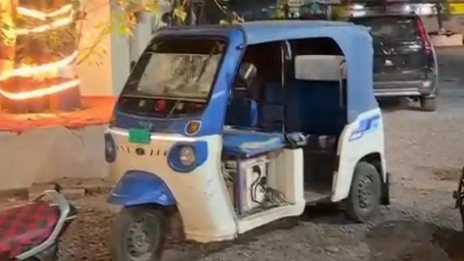 कोतवाली थाना क्षेत्र के बरही रोड स्थित सिटी मॉल के पास जांच करती पुलिस टीम। कोतवाली थाना क्षेत्र के बरही रोड स्थित सिटी मॉल के पास जांच करती पुलिस टीम।