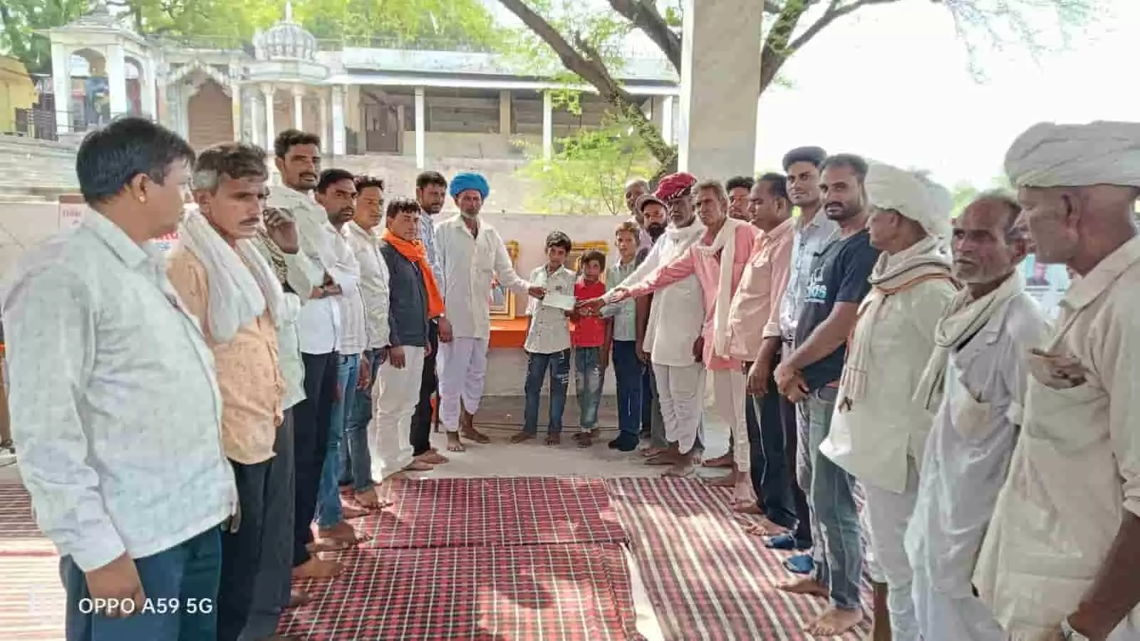 काबरी महादेव परिसर राजसमंद में आयोजित बैरवा सेवा संस्थान की वार्षिक आमसभा में मंचासीन अतिथि और बैठक में भाग लेते समाजजन। काबरी महादेव परिसर राजसमंद में आयोजित बैरवा सेवा संस्थान की वार्षिक आमसभा में मंचासीन अतिथि और बैठक में भाग लेते समाजजन।