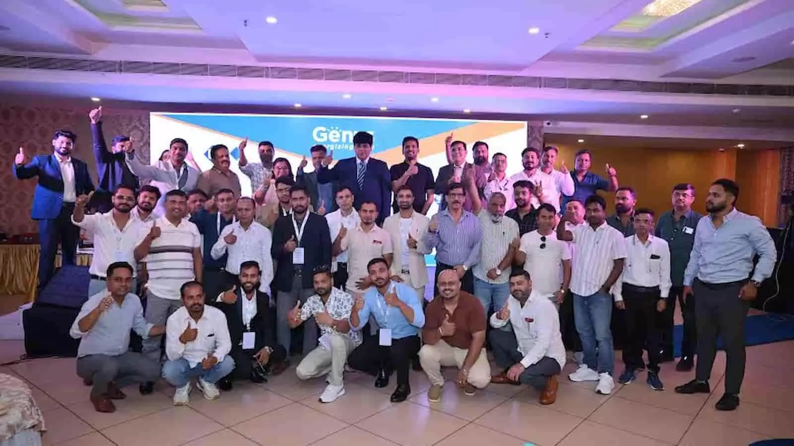 गुवाहाटी में जीनस इनोवेशन लिमिटेड के डिस्ट्रीब्यूटर मीट कार्यक्रम के दौरान नया हाइब्रिड सोलर इनवर्टर प्रदर्शित किया जा रहा है। गुवाहाटी में जीनस इनोवेशन लिमिटेड के डिस्ट्रीब्यूटर मीट कार्यक्रम के दौरान नया हाइब्रिड सोलर इनवर्टर प्रदर्शित किया जा रहा है।