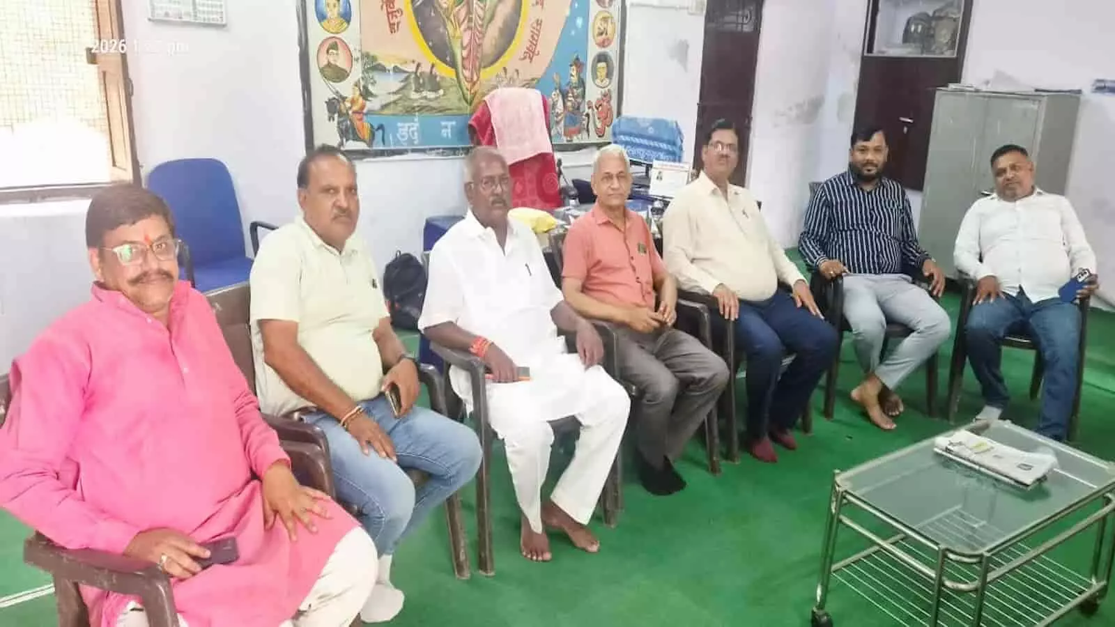 खेरवाड़ा के सभागार में कुर्सियों पर बैठकर गोष्ठी में भाग लेते भाजपा पदाधिकारी।