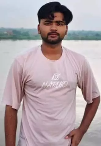 तस्वीर में 20 वर्षीय युवक सक्षम उर्फ लकी दिखाई दे रहा है। तस्वीर में 20 वर्षीय युवक सक्षम उर्फ लकी दिखाई दे रहा है।