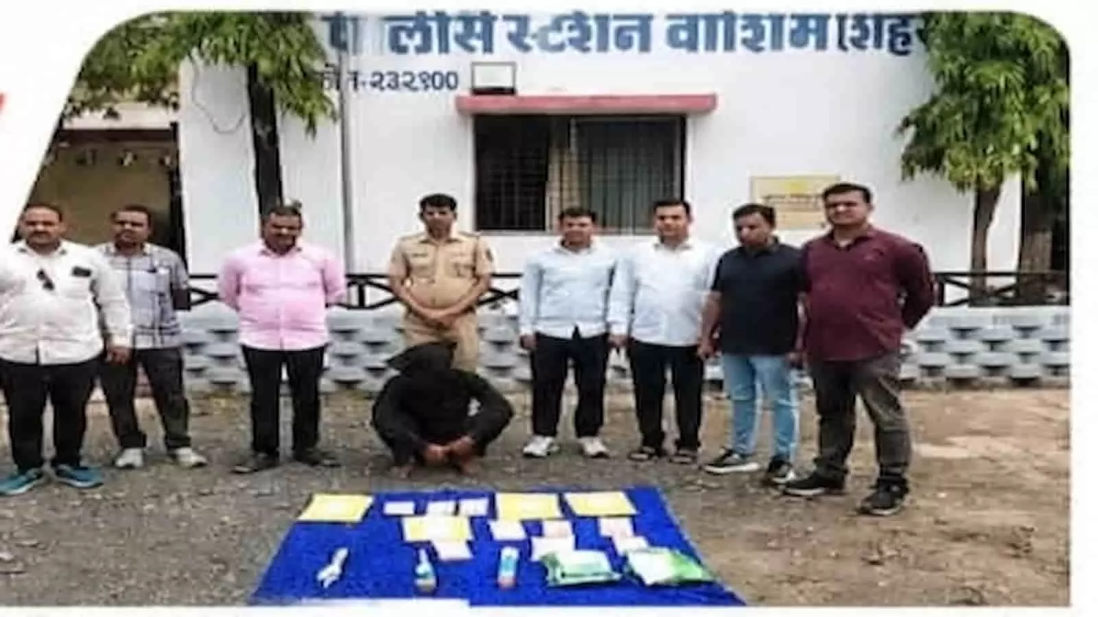 वाशिम पुलिस ने चोरी के सामान के साथ एक गिरफ्तार आरोपी को पकड़ा।
