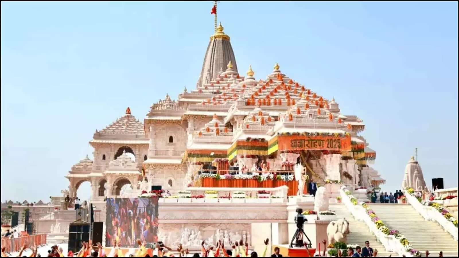 मुख्य मंदिर परिसर का भव्य शिखर ढांचा अयोध्या में राम जन्मभूमि तीर्थ क्षेत्र ट्रस्ट के संदर्भ में।