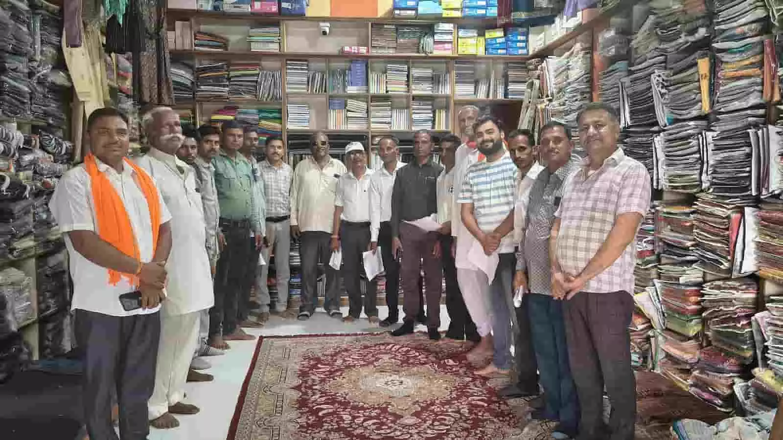 खेरवाड़ा में भाजपा कार्यकर्ता सरल ऐप प्रशिक्षण के लिए बैठक में उपस्थित हैं।