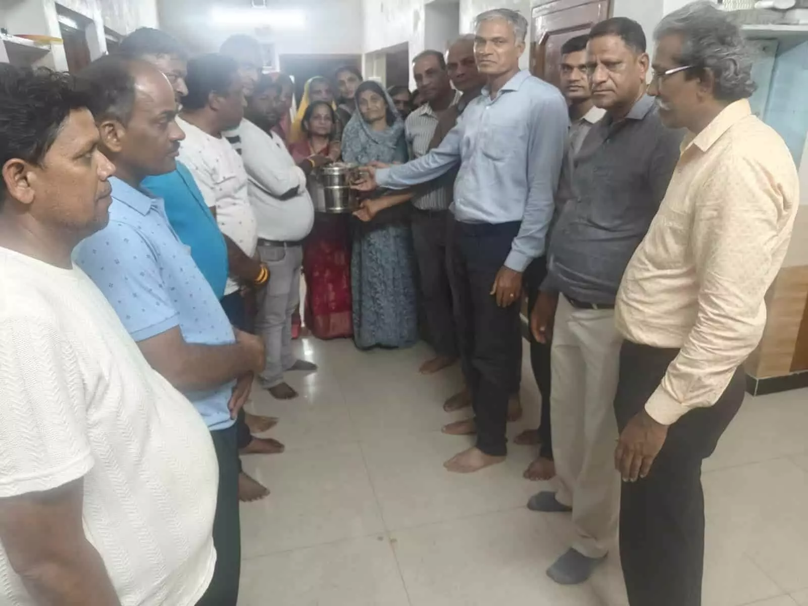 भारत विकास परिषद वीर शिवाजी शाखा के सदस्य भीलवाड़ा में नेत्रदान कार्यक्रम के दौरान उपस्थित। भारत विकास परिषद वीर शिवाजी शाखा के सदस्य भीलवाड़ा में नेत्रदान कार्यक्रम के दौरान उपस्थित।