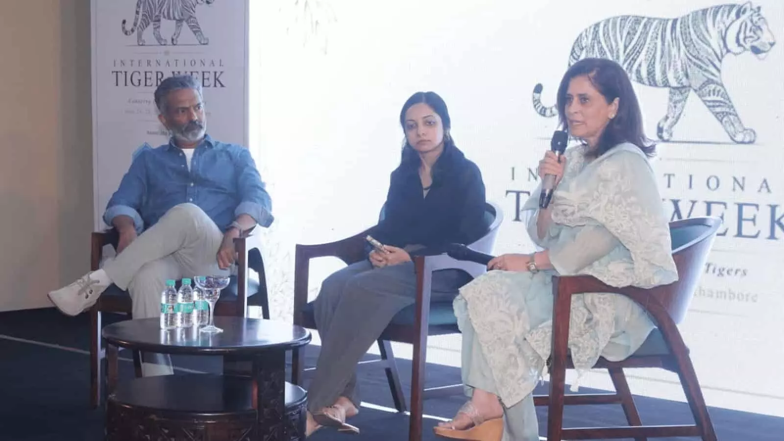मंच पर चर्चा करते डॉ. अनिश अंधेरिया, अंतारा चटर्जी और डॉ. लतिका नाथ। मंच पर चर्चा करते डॉ. अनिश अंधेरिया, अंतारा चटर्जी और डॉ. लतिका नाथ।