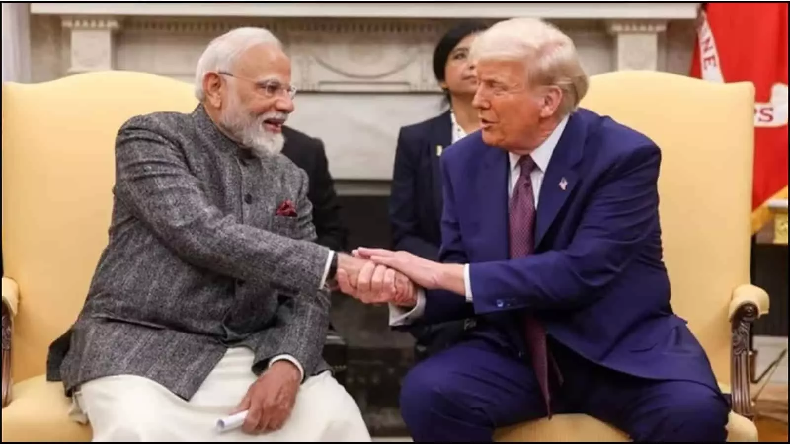 कुर्सी पर बैठकर हाथ मिलाते हुए प्रधानमंत्री नरेंद्र मोदी और अमेरिकी राष्ट्रपति डोनाल्ड ट्रंप जी-7 शिखर सम्मेलन के संदर्भ में दिख रहे हैं। कुर्सी पर बैठकर हाथ मिलाते हुए प्रधानमंत्री नरेंद्र मोदी और अमेरिकी राष्ट्रपति डोनाल्ड ट्रंप जी-7 शिखर सम्मेलन के संदर्भ में दिख रहे हैं।