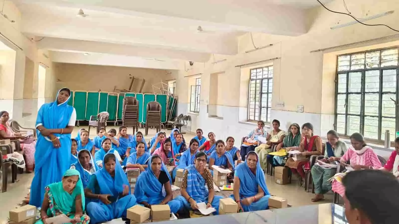 लसाड़िया में पल्स पोलियो अभियान की समीक्षा बैठक में उपस्थित महिला स्वास्थ्य कार्यकर्ता। लसाड़िया में पल्स पोलियो अभियान की समीक्षा बैठक में उपस्थित महिला स्वास्थ्य कार्यकर्ता।