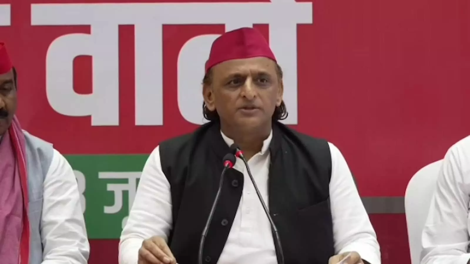 प्रयागराज में प्रेस कॉन्फ्रेंस के दौरान समाजवादी पार्टी अध्यक्ष अखिलेश यादव बात करते हुए। प्रयागराज में प्रेस कॉन्फ्रेंस के दौरान समाजवादी पार्टी अध्यक्ष अखिलेश यादव बात करते हुए।