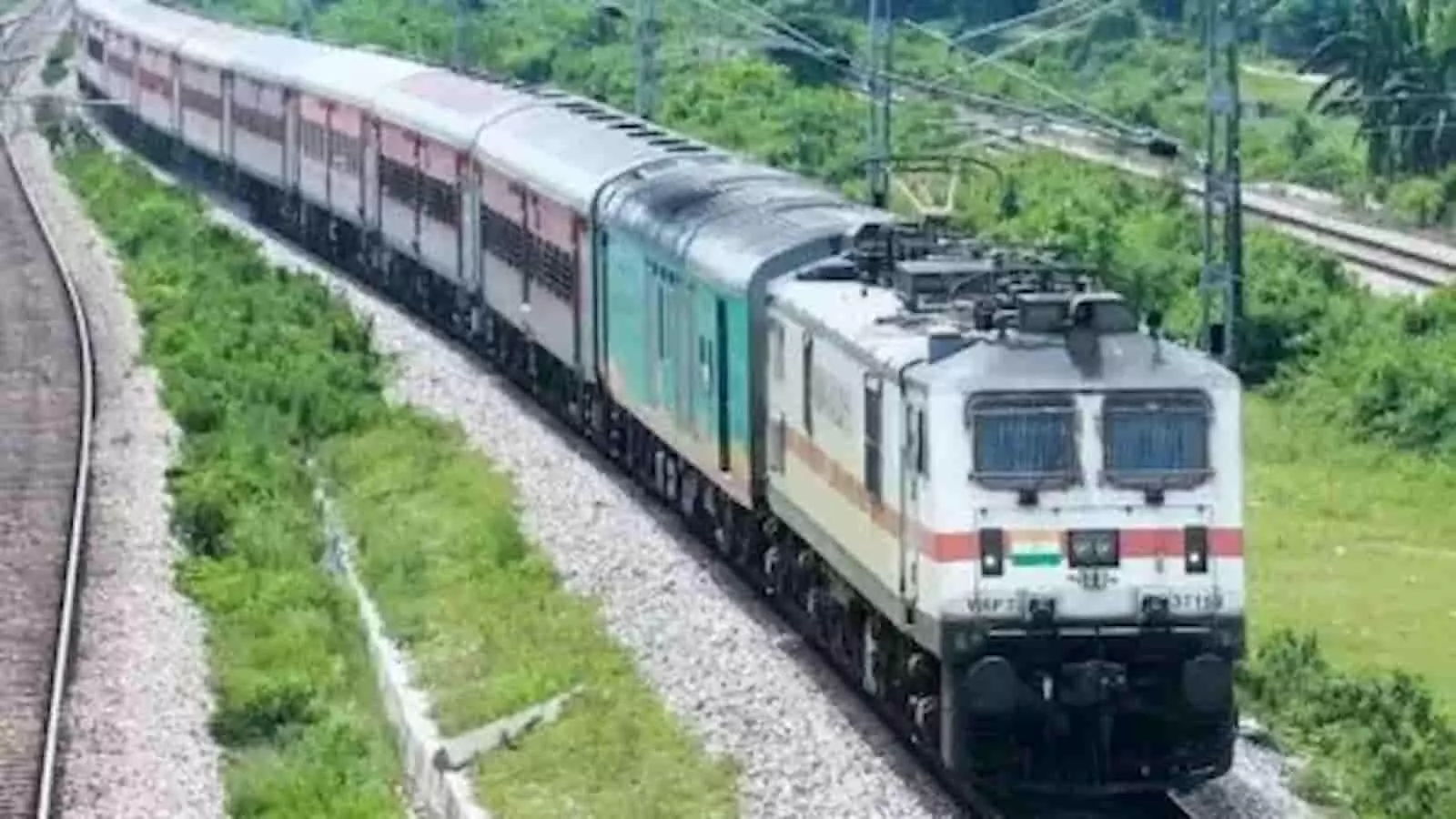 आषाढ़ी मेला 2026: सेंट्रल रेलवे चलाएगा 54 विशेष ट्रेनें, यात्रियों को मिलेगी राहत