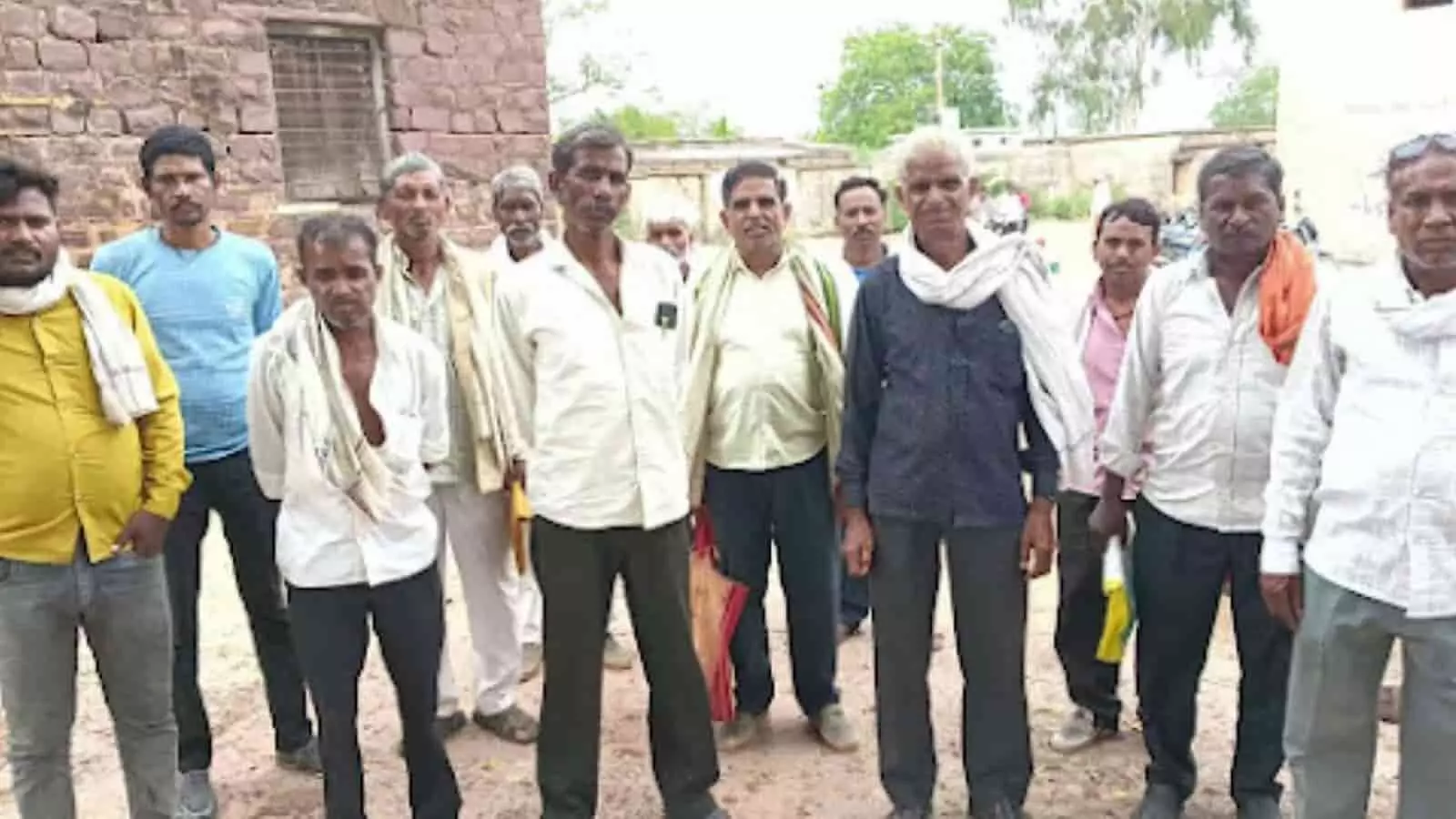 कटनी: रीठी तहसील में खाद की किल्लत से किसान परेशान, खेती कार्य प्रभावित कटनी: रीठी तहसील में खाद की किल्लत से किसान परेशान, खेती कार्य प्रभावित