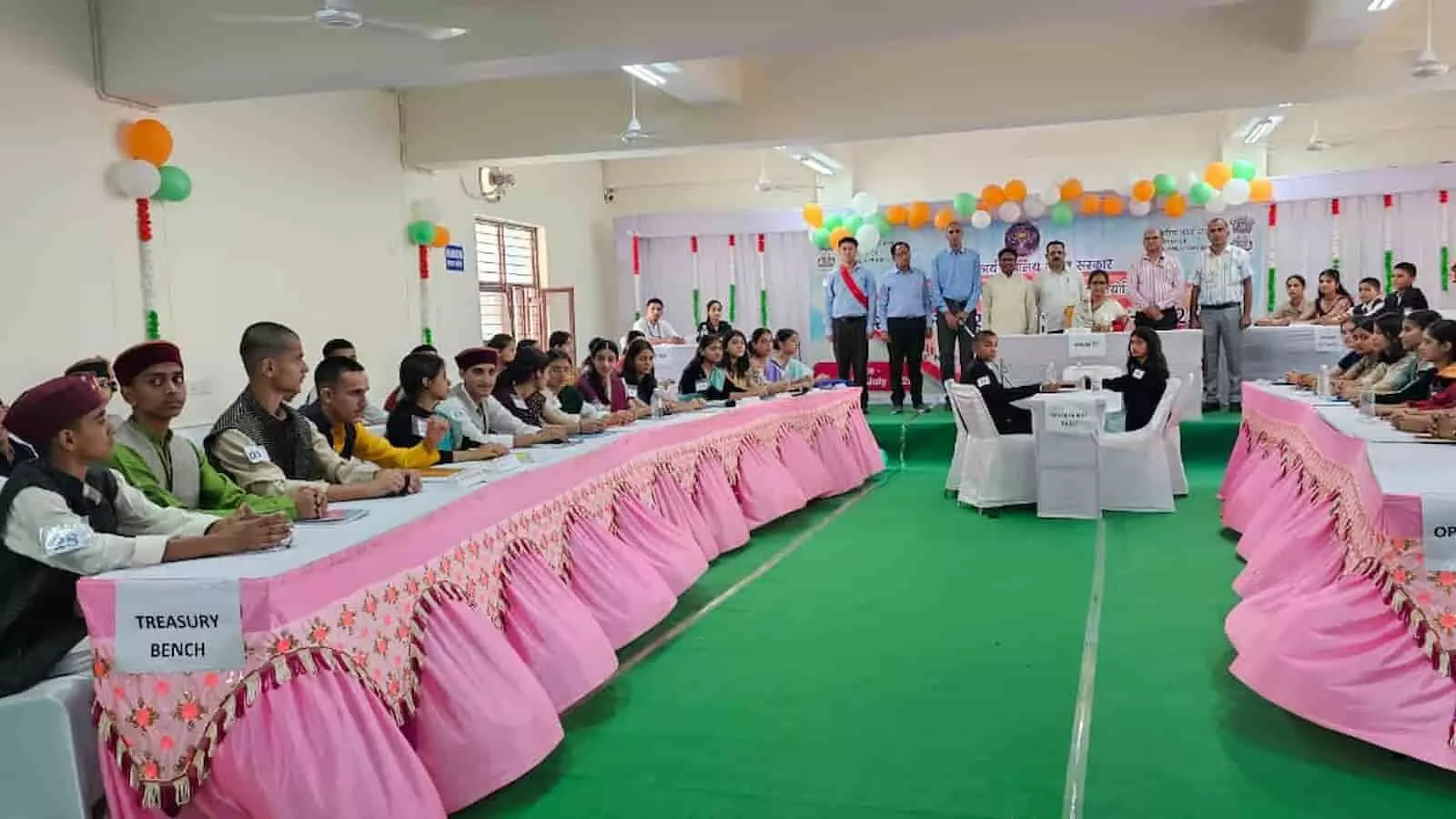 तस्वीर में राष्ट्रीय युवा संसद प्रतियोगिता के दौरान संसदीय कार्यवाही का मंचन करते विद्यार्थी और मंच पर उपस्थित अतिथि। तस्वीर में राष्ट्रीय युवा संसद प्रतियोगिता के दौरान संसदीय कार्यवाही का मंचन करते विद्यार्थी और मंच पर उपस्थित अतिथि।
