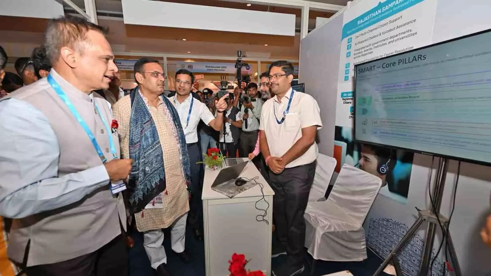 तस्वीर में मुख्यमंत्री भजनलाल शर्मा जयपुर में तकनीकी प्रदर्शनी के दौरान डिजिटल समाधान स्क्रीन का अवलोकन कर रहे हैं। तस्वीर में मुख्यमंत्री भजनलाल शर्मा जयपुर में तकनीकी प्रदर्शनी के दौरान डिजिटल समाधान स्क्रीन का अवलोकन कर रहे हैं।