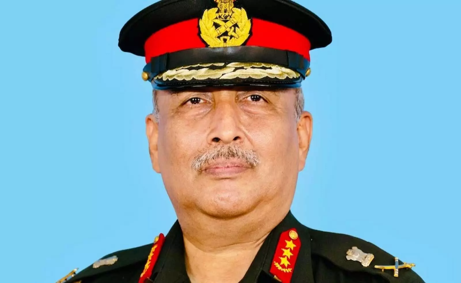 तस्वीर में लेफ्टिनेंट जनरल संदीप जैन भारतीय सेना की वर्दी पहने हुए दिख रहे हैं। तस्वीर में लेफ्टिनेंट जनरल संदीप जैन भारतीय सेना की वर्दी पहने हुए दिख रहे हैं।